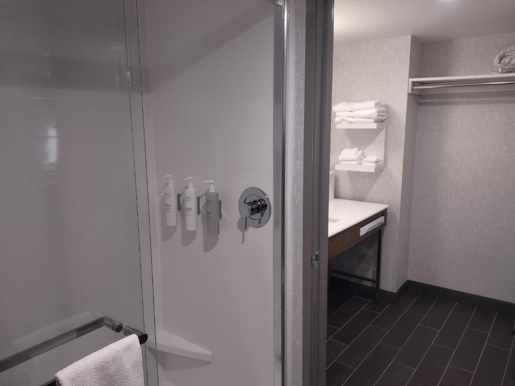 Hampton Inn & Suites Pittsburgh New Stanton PA - Suite Estudio Con 2 Camas Grandes - No Fumadores