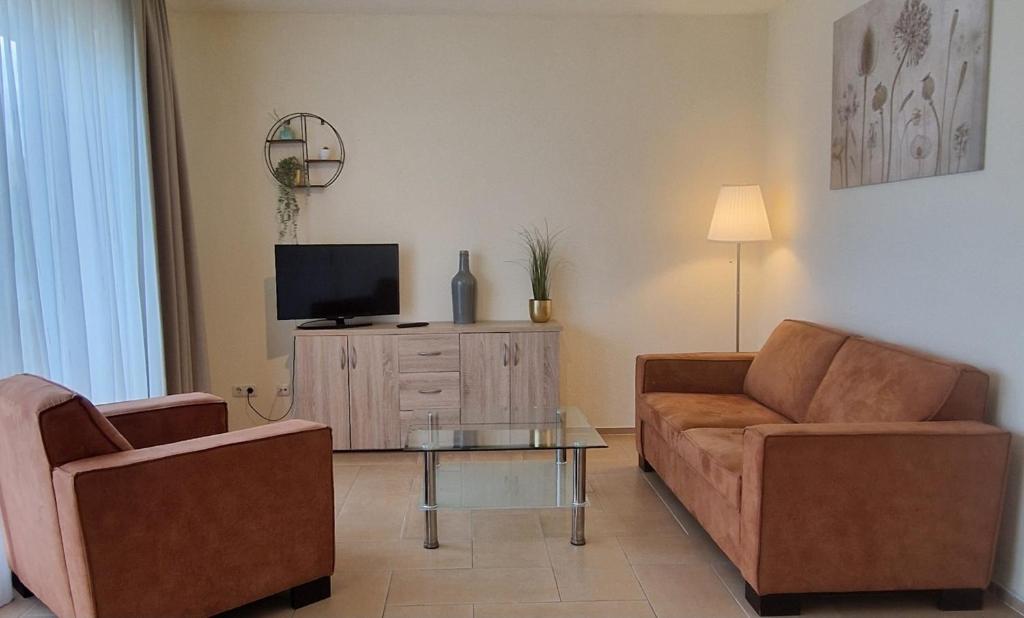 TV a/nebo společenská místnost v ubytování Hotel Garni Am Lindenhof Bunde