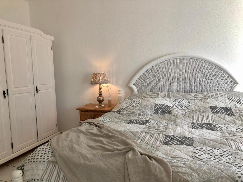 Ένα ή περισσότερα κρεβάτια σε δωμάτιο στο Krischan - ruhige FeWo mit Garten, nur 5 km zum Strand