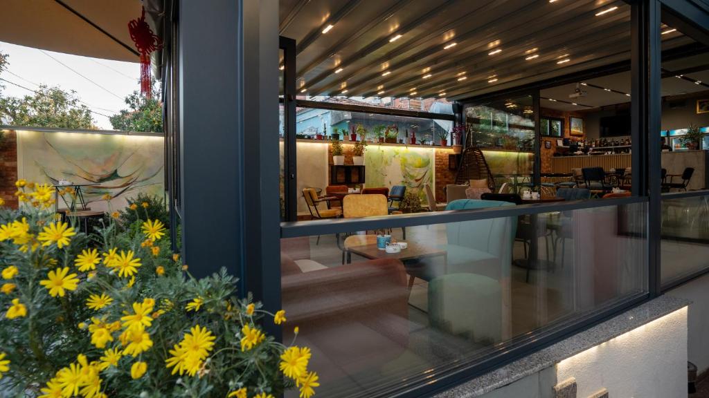 Posezení v ubytování F&M Hotel 2