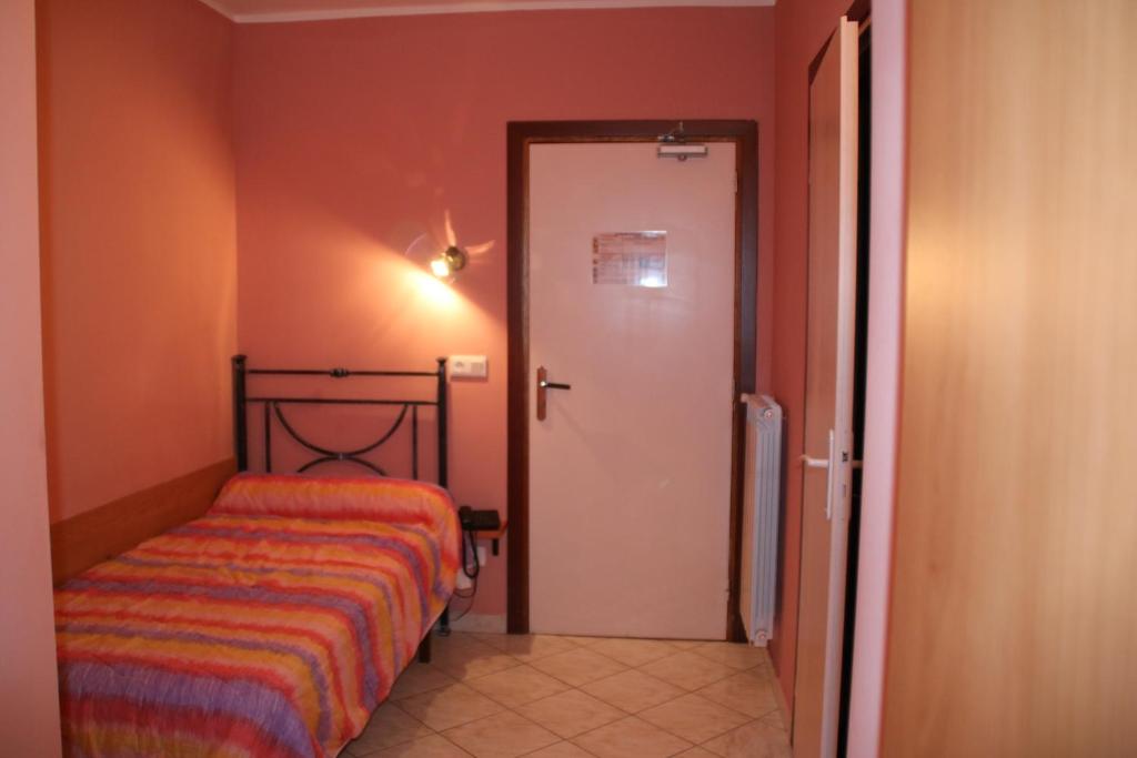 Postel nebo postele na pokoji v ubytování Hôtel Lutetia