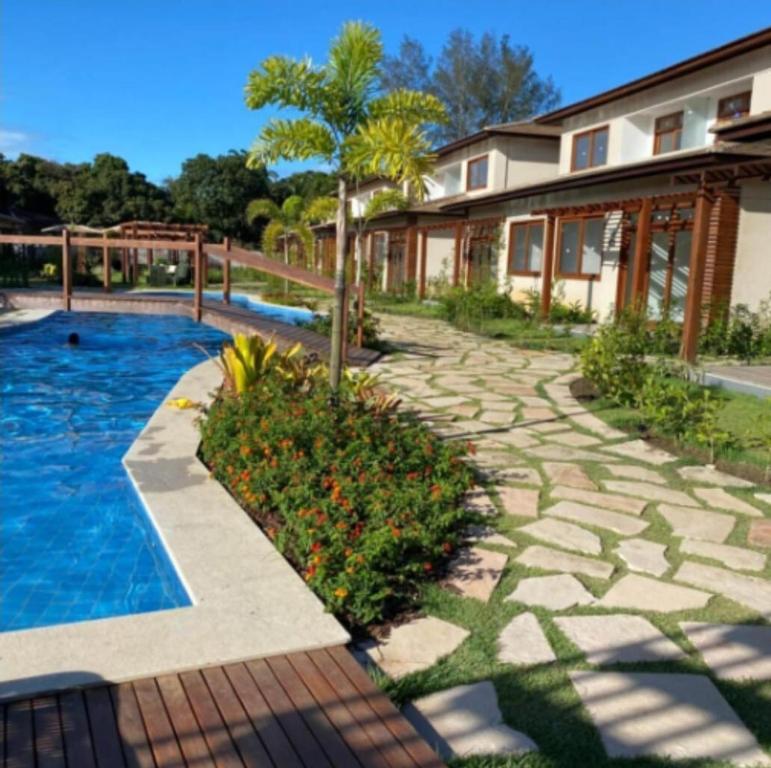 a yard with a swimming pool and a house at Village Viva Barra Grande in Marau