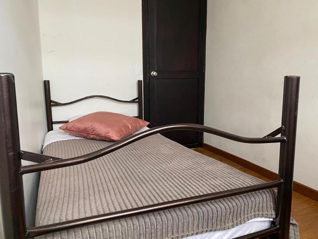 Postel nebo postele na pokoji v ubytování Destino Nómada Calle 11 n 1-38