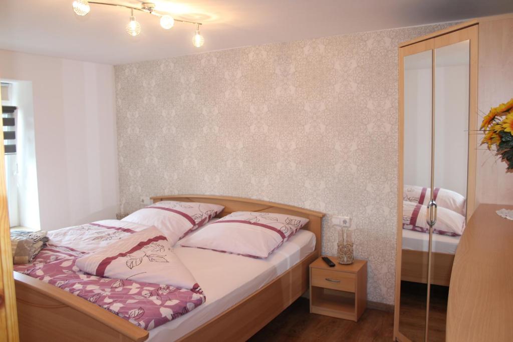 Postel nebo postele na pokoji v ubytování Ferienwohnung Arne