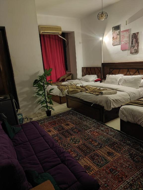 Postel nebo postele na pokoji v ubytování ALShawarbi Plaza Hotel