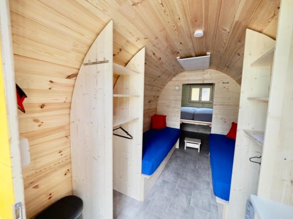 Postel nebo postele na pokoji v ubytování Holzhütte J14 groß