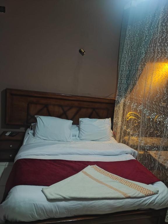 Postel nebo postele na pokoji v ubytování ALShawarbi Plaza Hotel