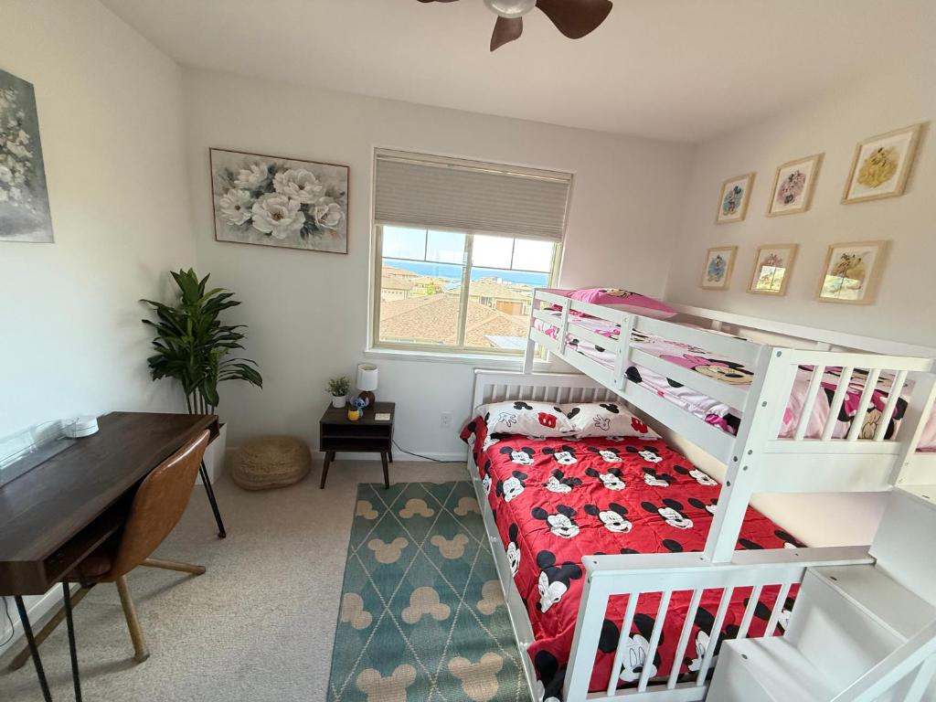 Postel nebo postele na pokoji v ubytování New 4 Bedroom Home with Ocean and Gorgeous Mountain Views in the gated community of Mauna Olu