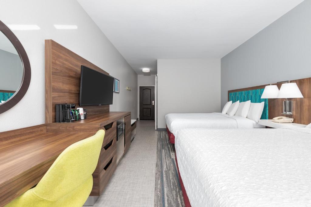 Hampton Inn and Suites Lake Jackson-Clute - Room With Two Queen Beds - Non-Smoking