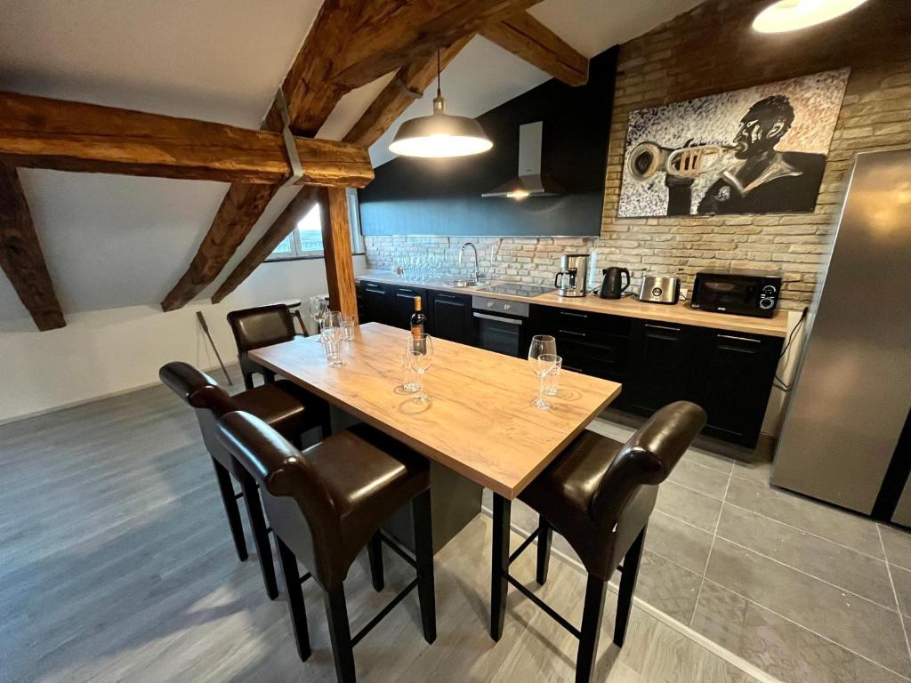 Kuchyňa alebo kuchynka v ubytovaní Loft Apartment 122qm Center Sea view Rijeka