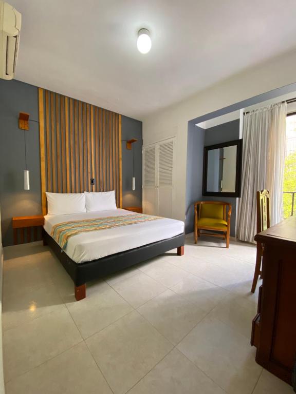 Postel nebo postele na pokoji v ubytování Hotel Laureles 70