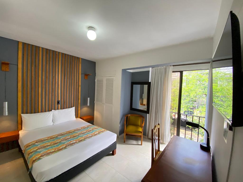Postel nebo postele na pokoji v ubytování Hotel Laureles 70
