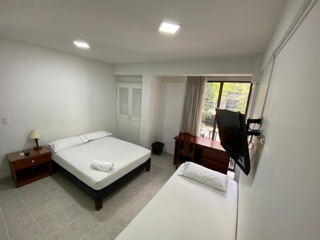 Postel nebo postele na pokoji v ubytování Hotel Laureles 70