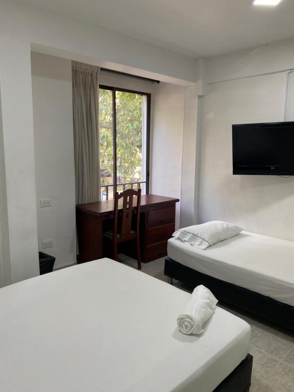 Postel nebo postele na pokoji v ubytování Hotel Laureles 70