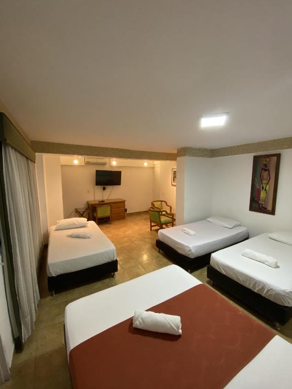 Postel nebo postele na pokoji v ubytování Hotel Laureles 70