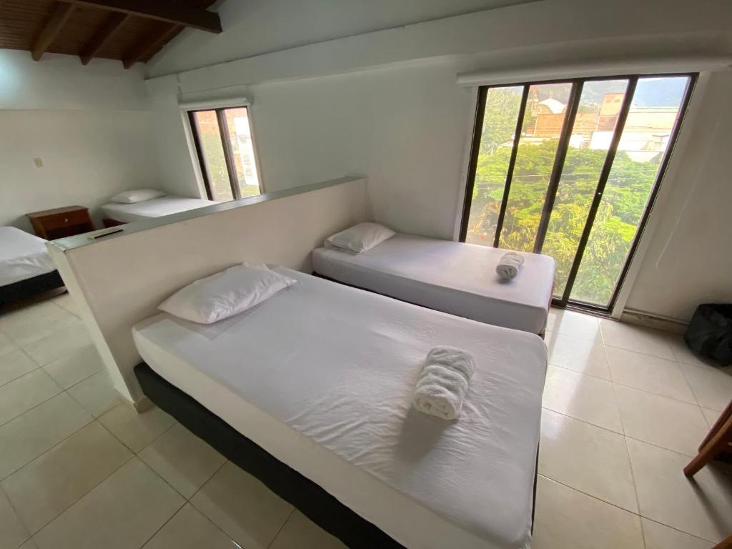 Postel nebo postele na pokoji v ubytování Hotel Laureles 70