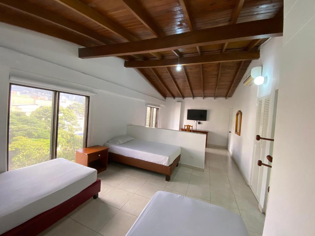 Postel nebo postele na pokoji v ubytování Hotel Laureles 70