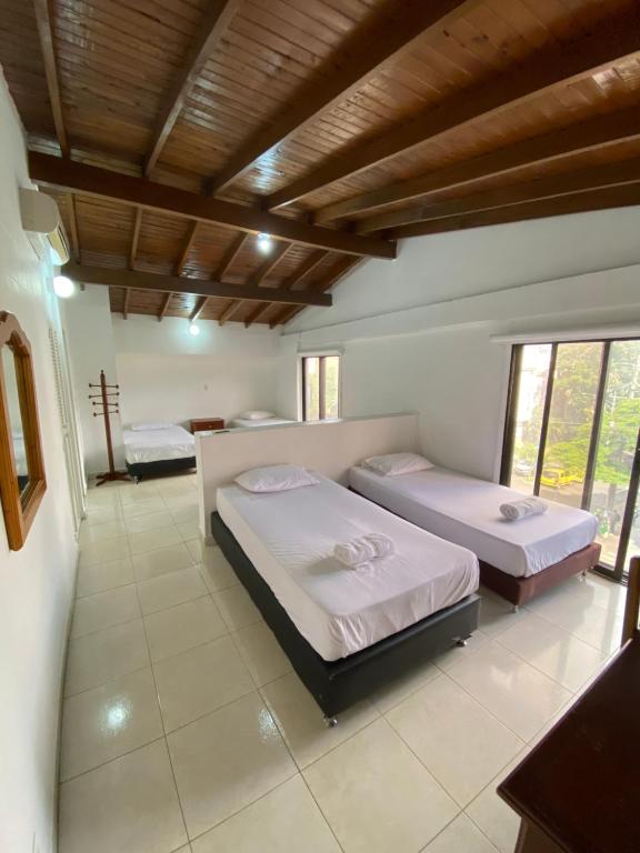 Postel nebo postele na pokoji v ubytování Hotel Laureles 70