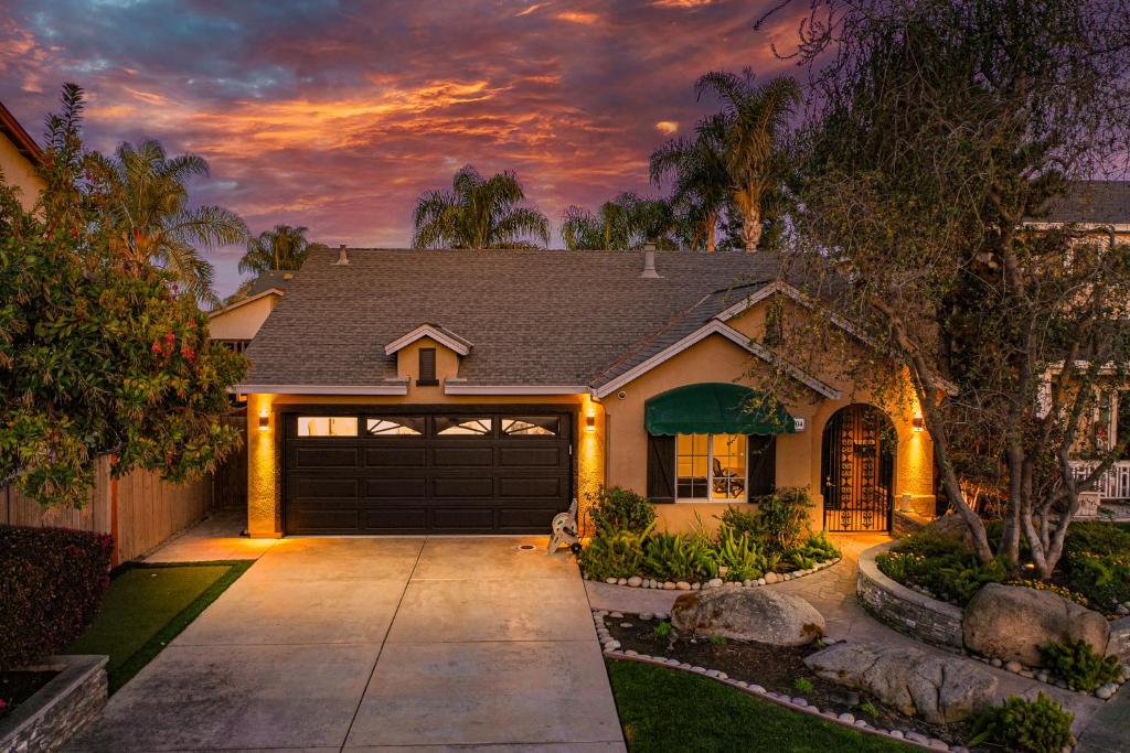 a house with a garage with a sunset at Casita Andrade in Turlock