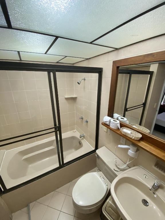 Koupelna v ubytování Hotel Laureles 70