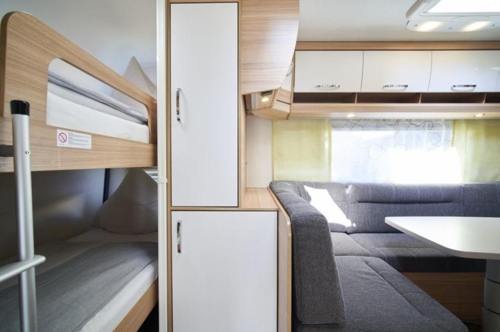 Kuchyň nebo kuchyňský kout v ubytování Camper Lodge CL3