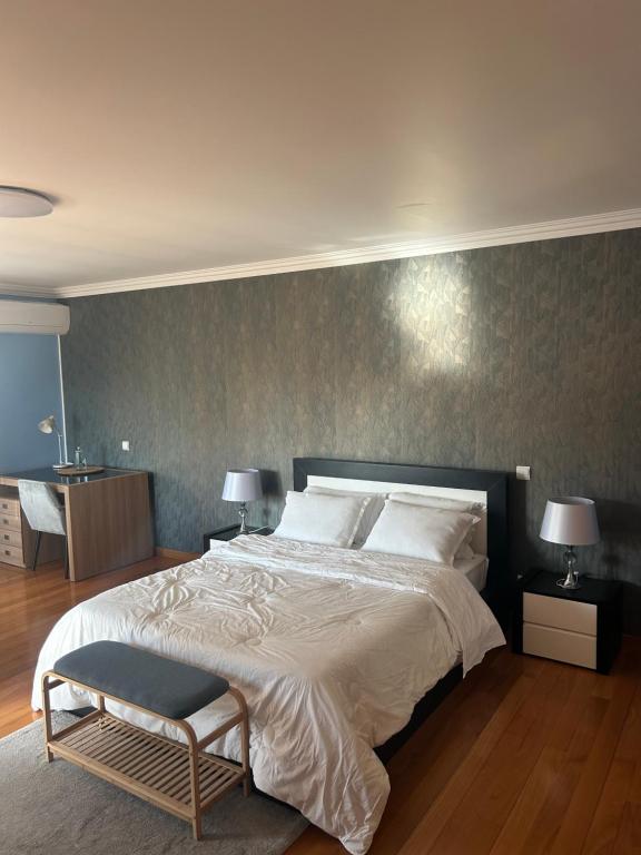 Postel nebo postele na pokoji v ubytování Anjos’home