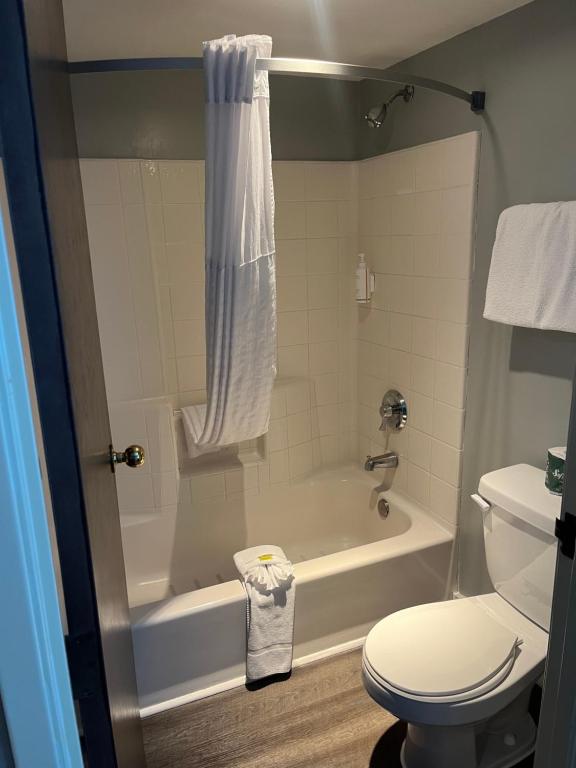 Days Inn by Wyndham Seatac Airport photo