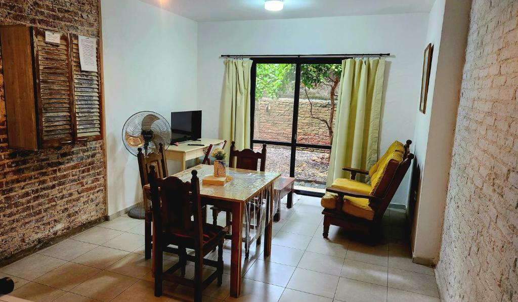 Una televisión o centro de entretenimiento en Pipí Cucú - Apartamentos Completos Planta Baja