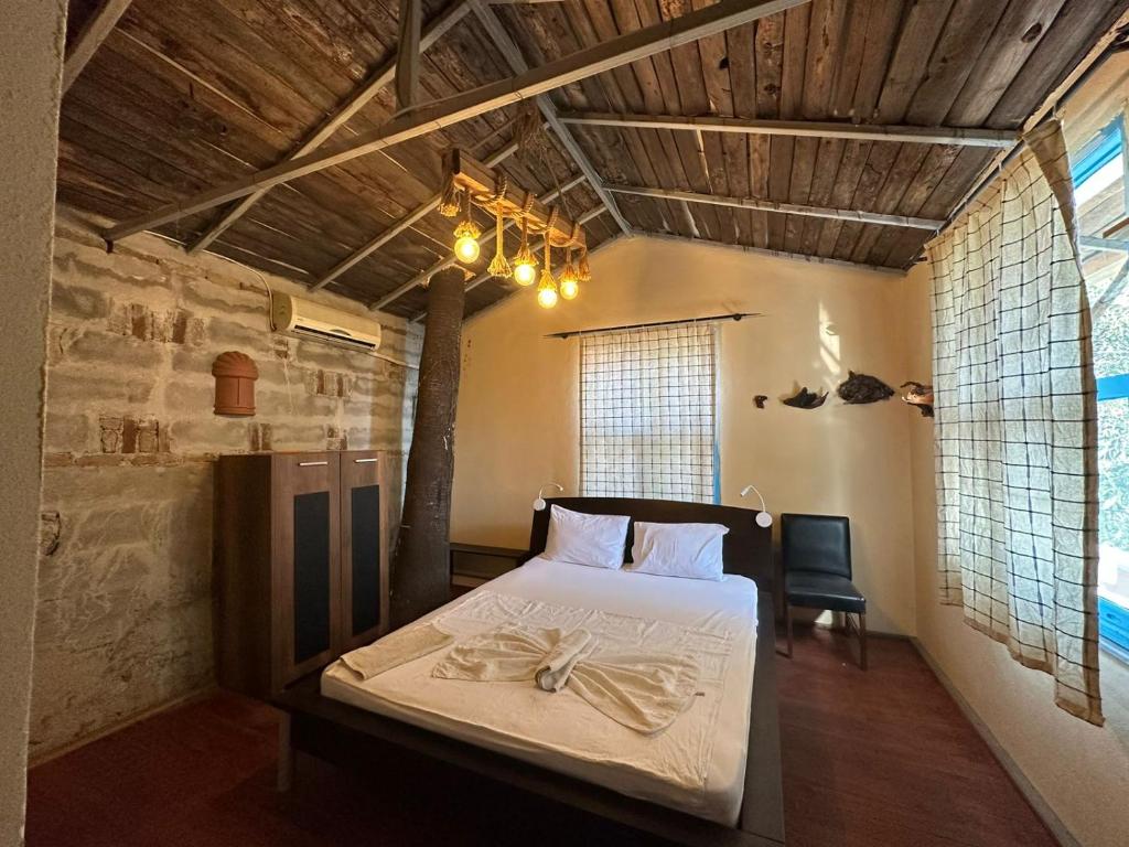 a bedroom with a bed in a room at ZBB Villa & Bungalow in Alanya