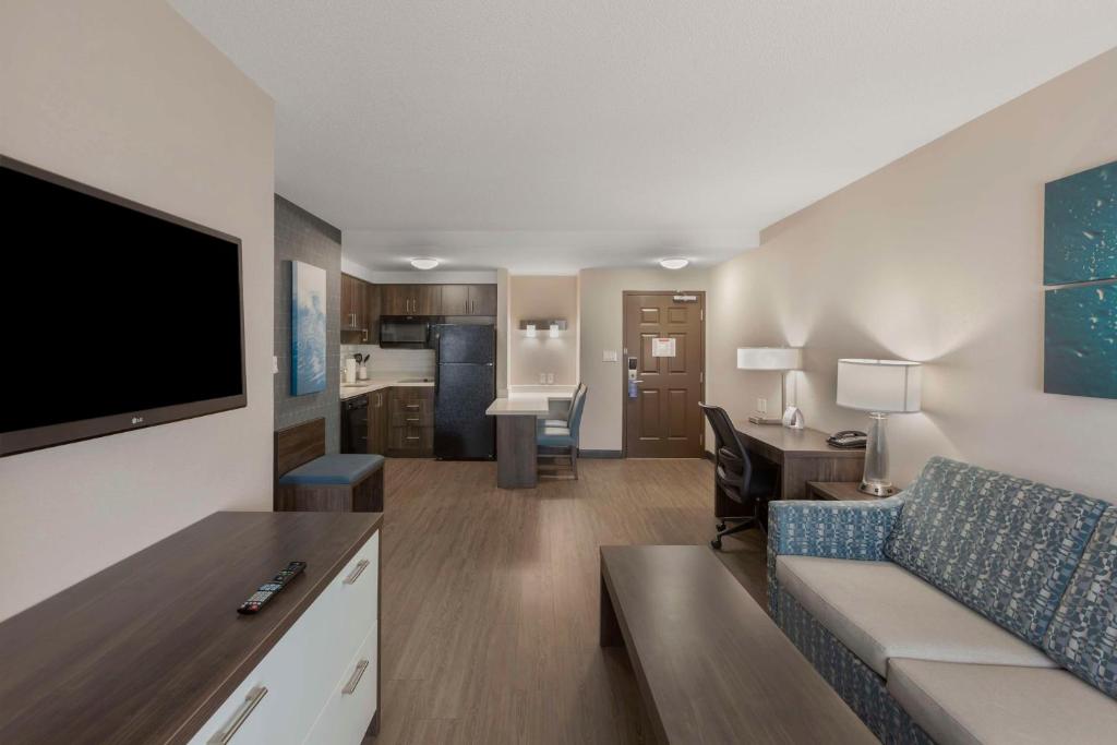 
One-Bedroom King Suite with Sofa Bed
