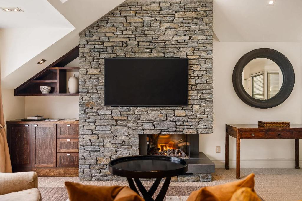 Ben Lomond 2 -Top-floor lakeshore apartment - Resim 6