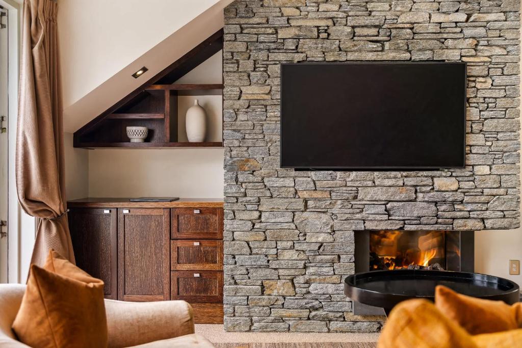 Ben Lomond 3 -Top-floor lakeshore apartment - Resim 6