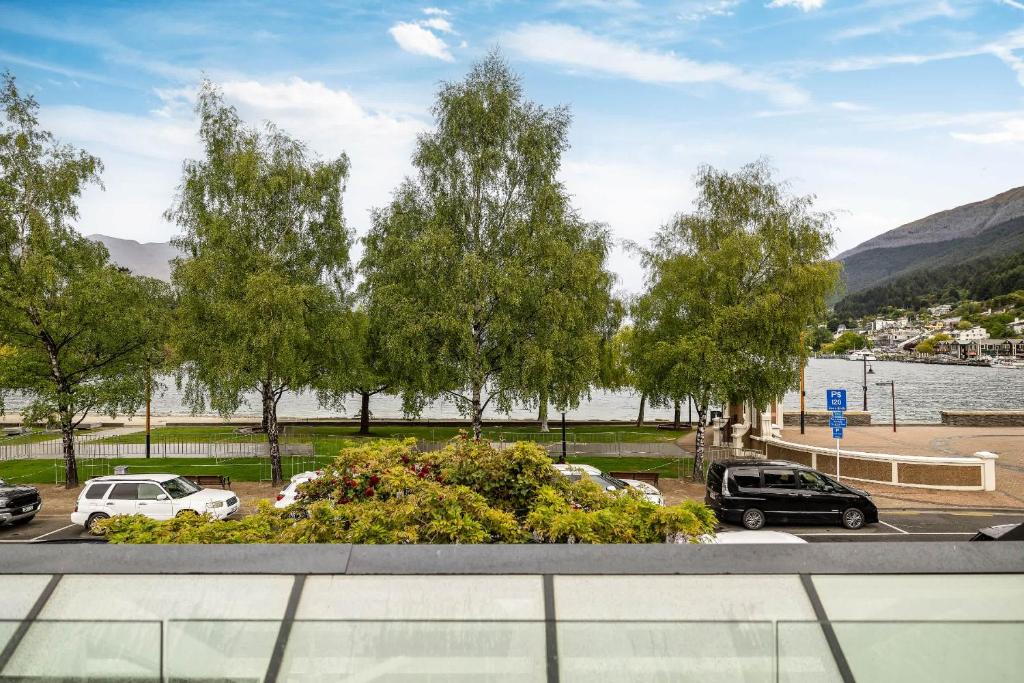 Ben Lomond 2 -Top-floor lakeshore apartment - Resim 19