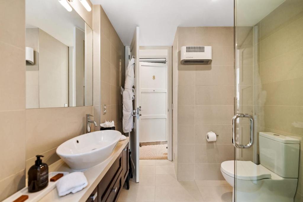 Ben Lomond 2 -Top-floor lakeshore apartment - Resim 25