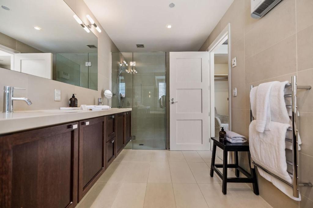 Ben Lomond 3 -Top-floor lakeshore apartment - Resim 32