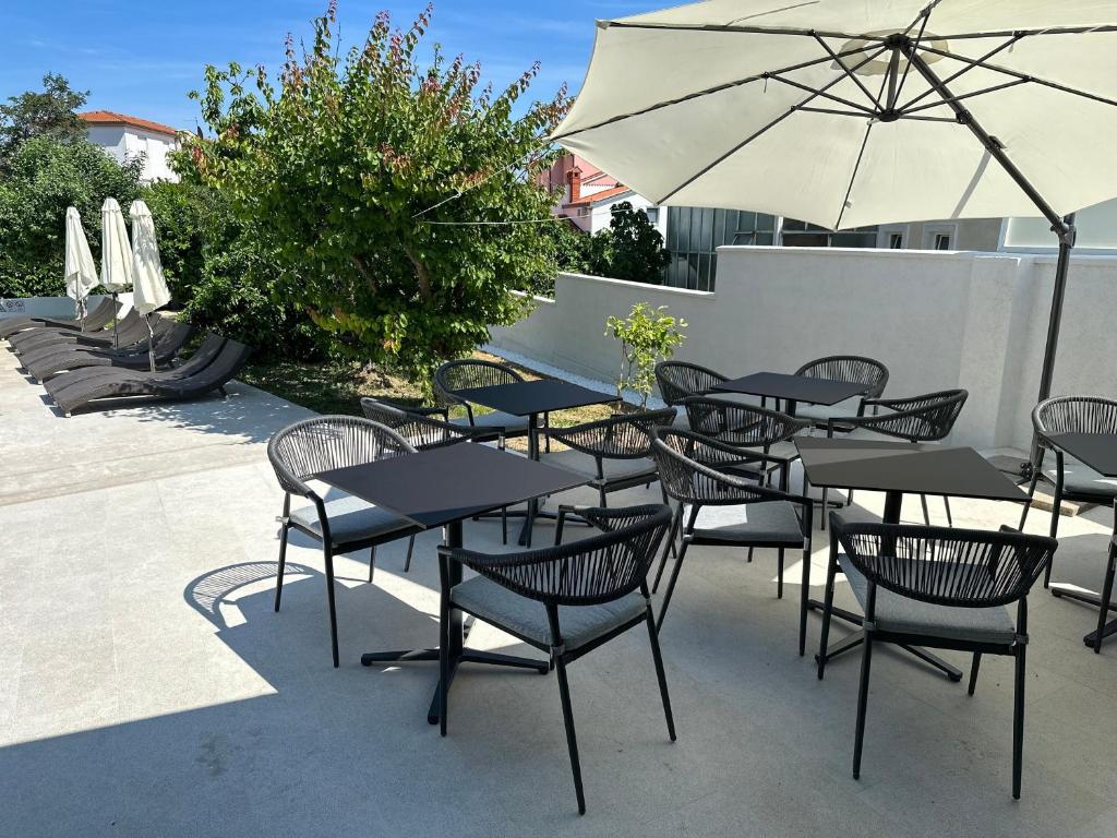 Patio lub wspólna przestrzeń na świeżym powietrzu w obiekcie Residenz Benni 3 mit beheiztem grossem Pool
