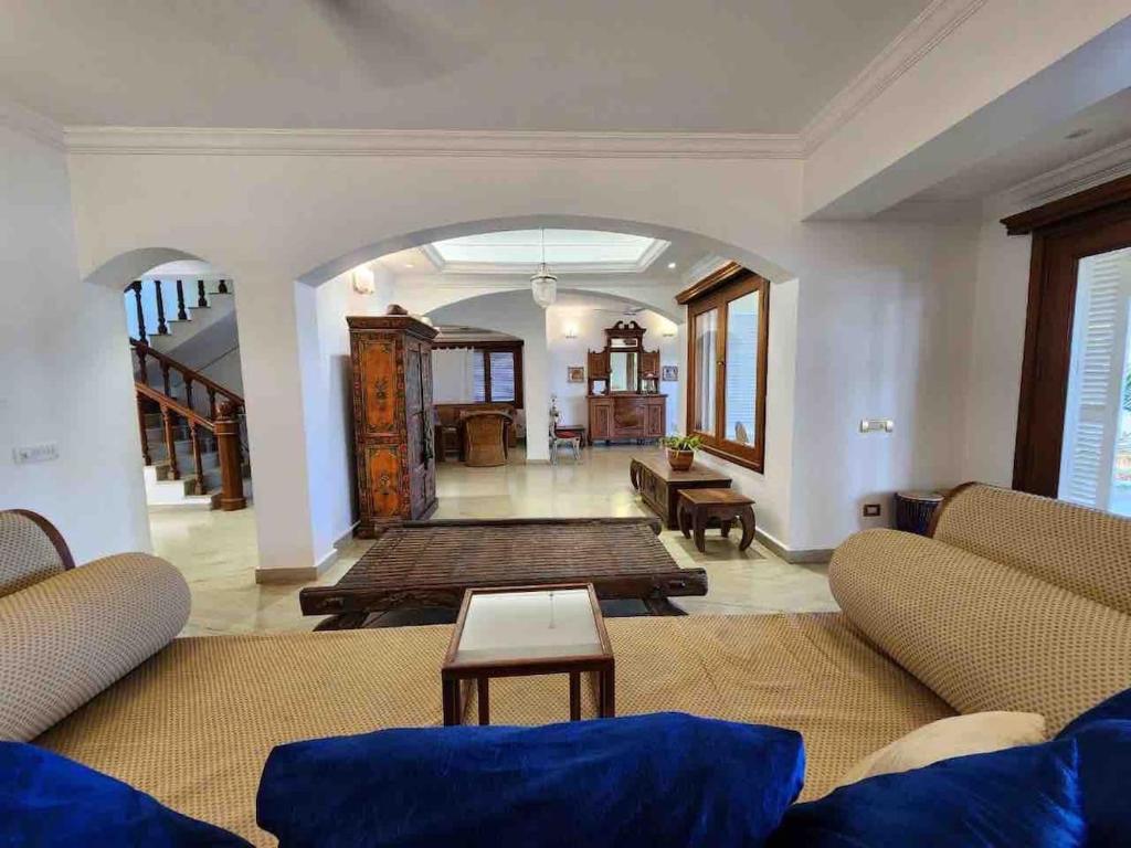 Χώρος καθιστικού στο Luxury River front large 4 Bed serene villa Goa
