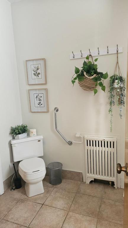 A bathroom at Gite Au P'tit Manoir B&B