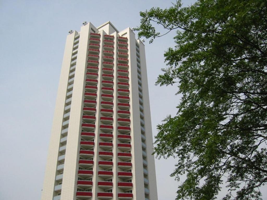 Tòa nhà nơi nhà nghỉ dưỡng tọa lạc