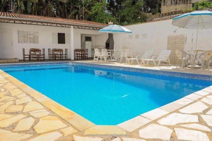 La alberca dentro o cerca de Chácara Salone