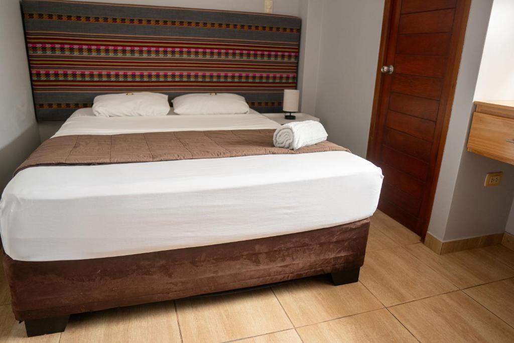Postel nebo postele na pokoji v ubytování TruGarden Hotel Trujillo