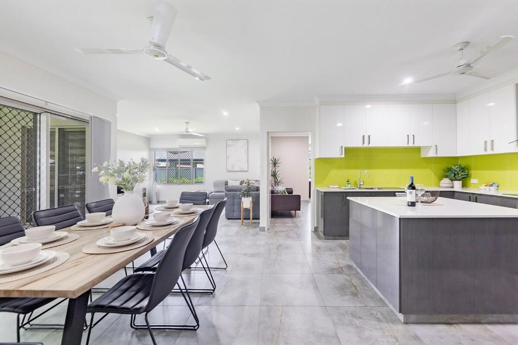 Kuchyň nebo kuchyňský kout v ubytování Zenhouse Harmony 4BR Modern Home Near CDU and Hospital