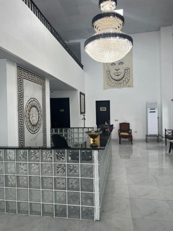 TV a/nebo společenská místnost v ubytování The Diasporan Luxury MedSpa suites