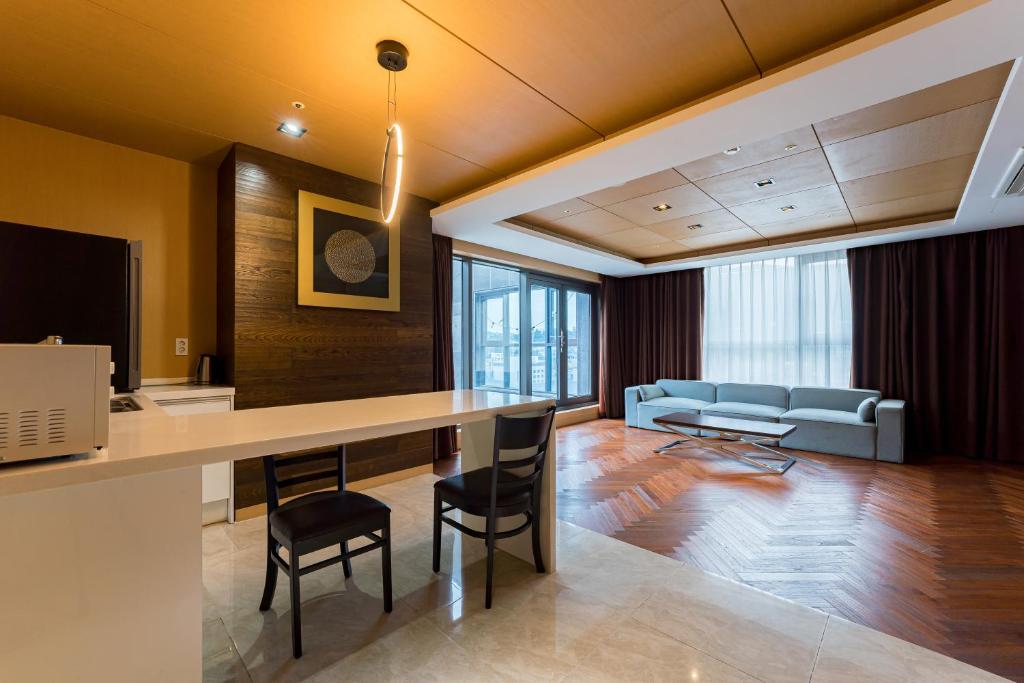 Browndot Hotel Incheon Songdo - Royal Suite With Breakfast For 4