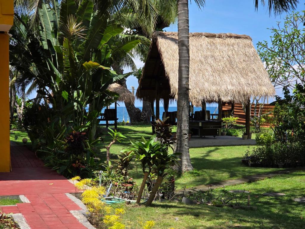 Zahrada ubytování Sunsethouse Lombok