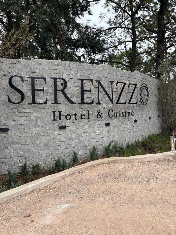 Certifikát, hodnocení, plakát nebo jiný dokument vystavený v ubytování Serenzzo Hotel & Cuisine