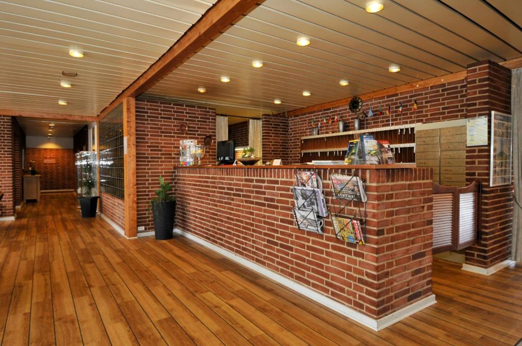 Příslušenství pro přípravu čaje a kávy v ubytování Hotel Lynggaarden