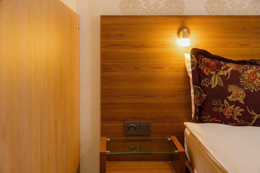 Postel nebo postele na pokoji v ubytování Bishkek Centrum Hotel