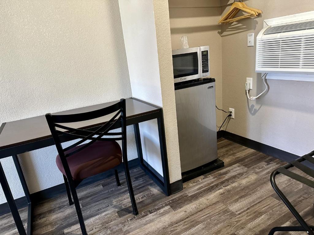 Kuchyň nebo kuchyňský kout v ubytování West Inn NAU - Downtown Flagstaff