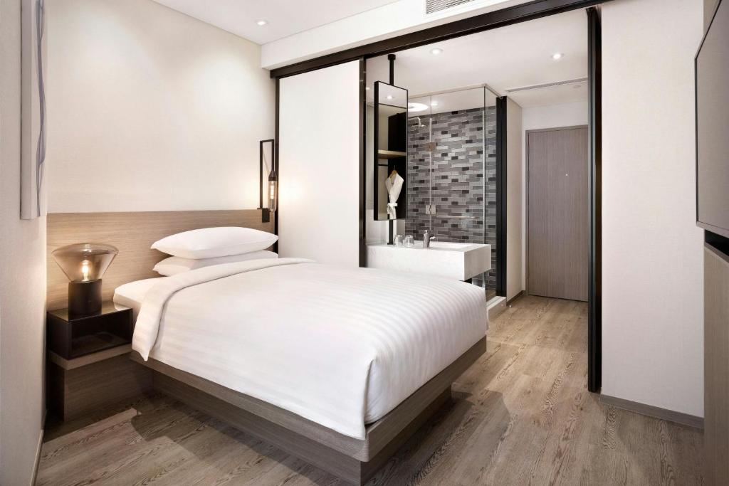 Postel nebo postele na pokoji v ubytování Fairfield by Marriott Seoul